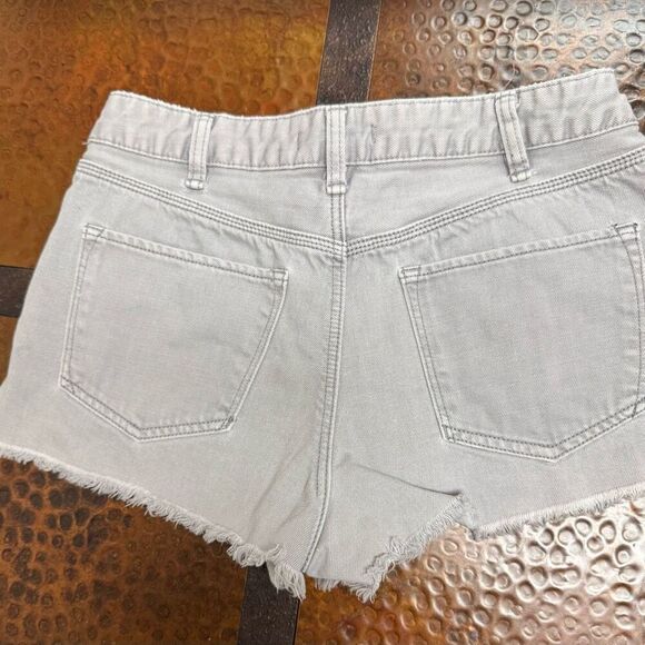 Free People Light Gray Distressed Jean Shorts - Size W29(8) - Casual Summer Styl - Picture 2 of 4